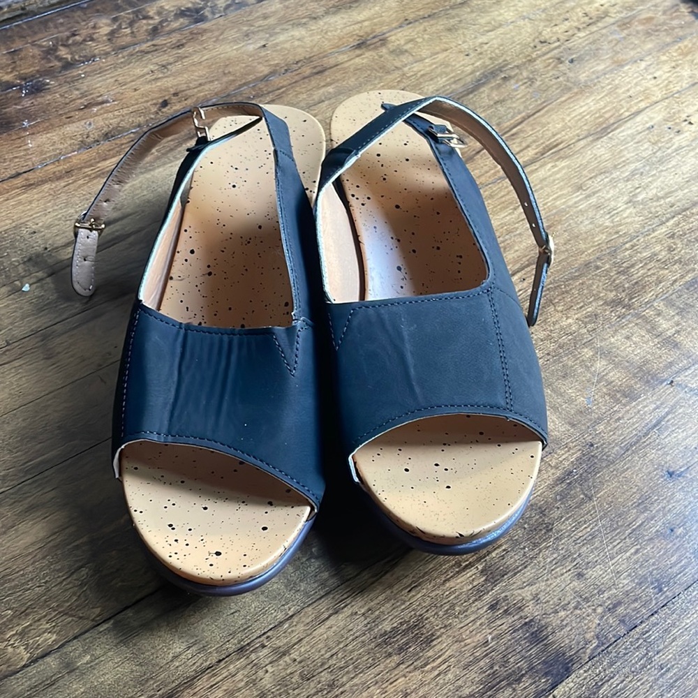 new black and tan low heels